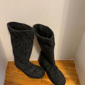Skechers Black and Gray tall Knit Boots Size 8.5 M, excellent condition